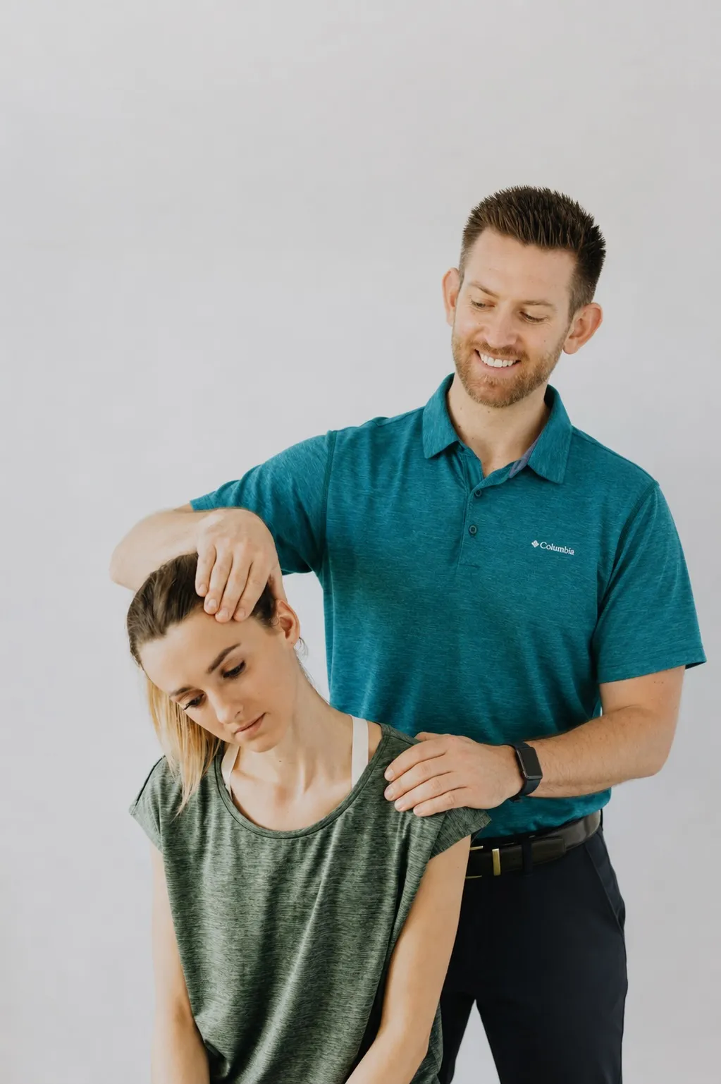 Physical therapist treating a patient at Kuna Physical Therapy in Kuna, Idaho
